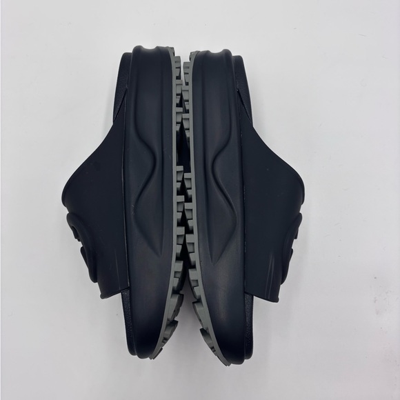 Gucci Black Slide Sandals - Picture 3 of 9